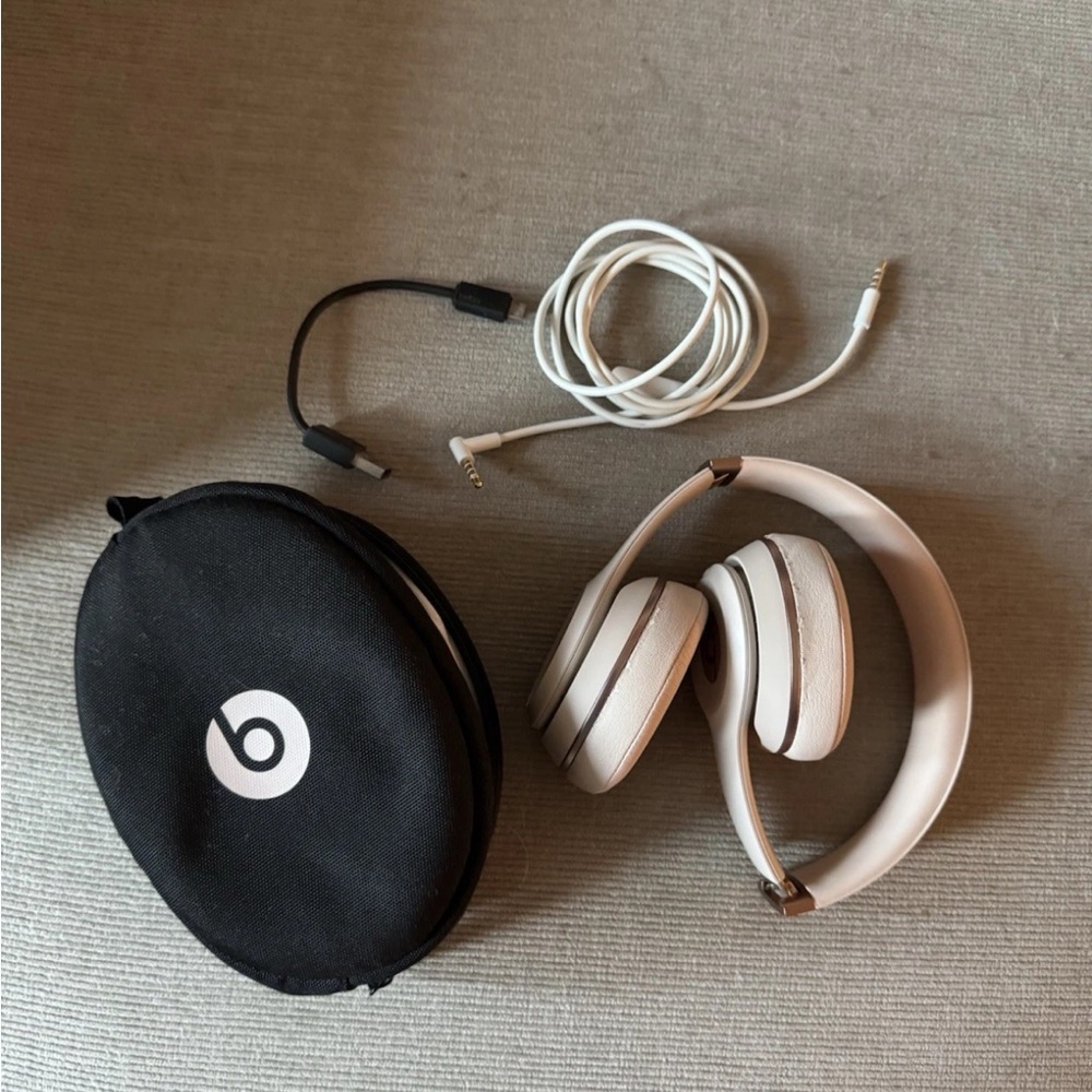 Beats by Dre solo 3 over the ear headphones matte gold
